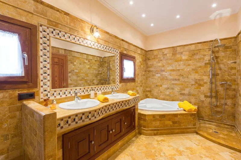 Grand Mediterranean estate in the picturesque village center — photo 6