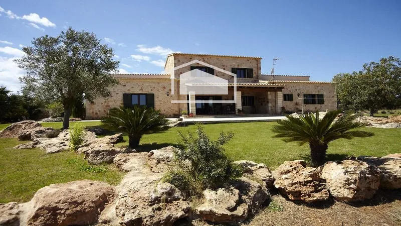 Charming finca in Es Llombards: tourist license for 10 people — photo 3