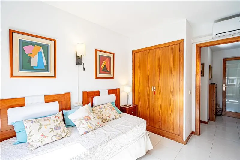 Apartment in a residential complex with communal swimming pool — photo 10