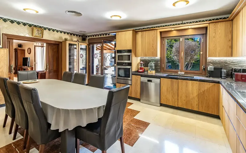 This beautiful villa in El Toro is located in a quiet residential area, a short distance from the luxurious marina of Port Adriano and — photo 11