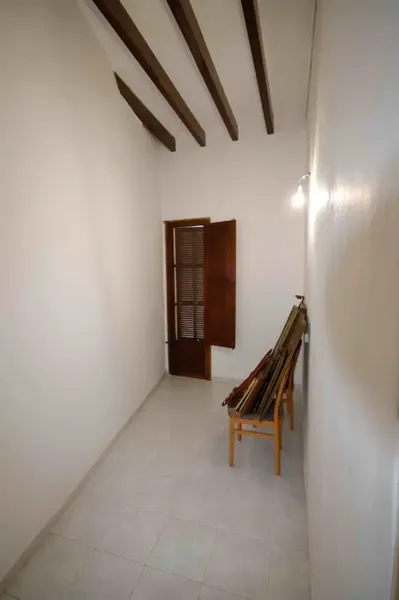 Townhouse for sale in Binissalem, total built 395 m², plot 216 m², ground floor and two floors, running water. Ground floor: 175 m² garage — photo 3
