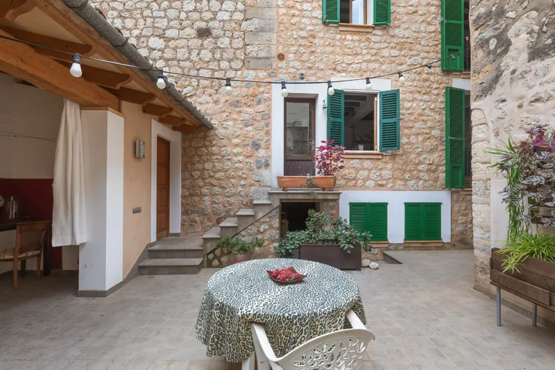 Restored townhouse with outside patio in the centre of Sóller town — photo 2
