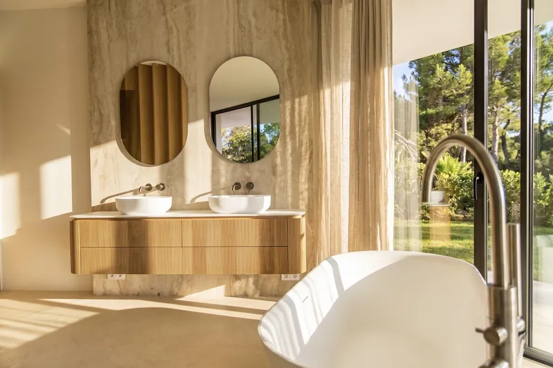 Contemporary villa in Santa Ponsa, architecture, privacy and Mediterranean lifestyle near the sea — photo 12
