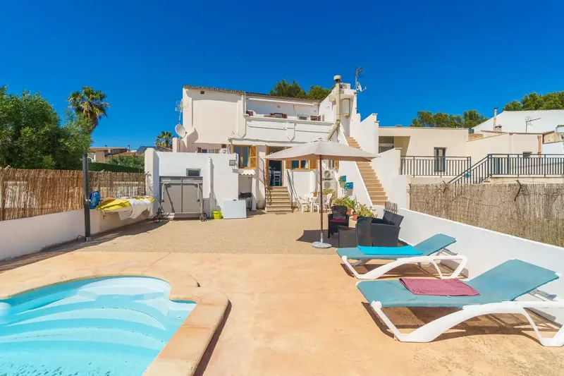 We present this exclusive property, located in the area of Sa Marina, Alcudia. The property is situated in a strategic — photo 3