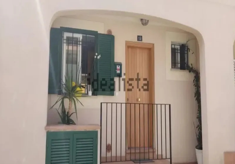 Terraced house in a beautiful and quiet area with all kinds of services, very close to the promenade and Bellver Castle. The house — photo 2