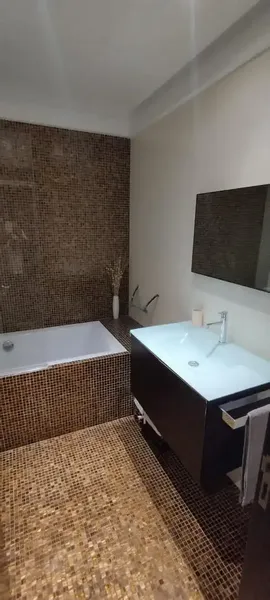 Detached house built with natural stone cladding of 520 m2. Two floors and on a plot of 1,238 m². It has 5 bedrooms — photo 11