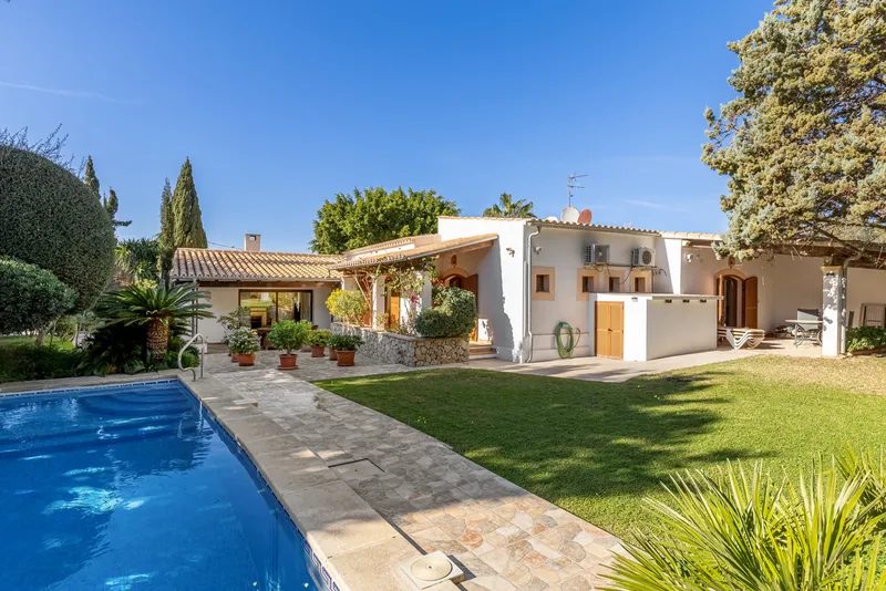 Villa in Palmanova - Landscaped garden with pool — photo 1