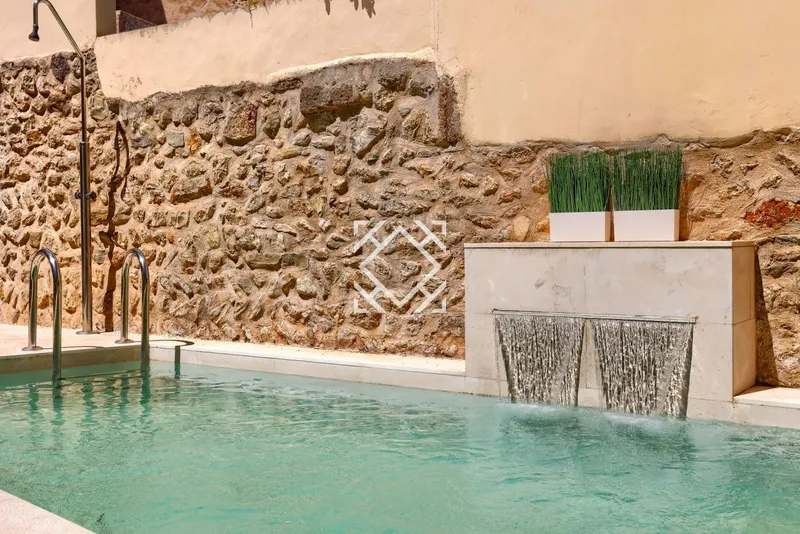House for sale with large terrace and swimming pool near the historic centre of Pollensa, Mallorca. — photo 5