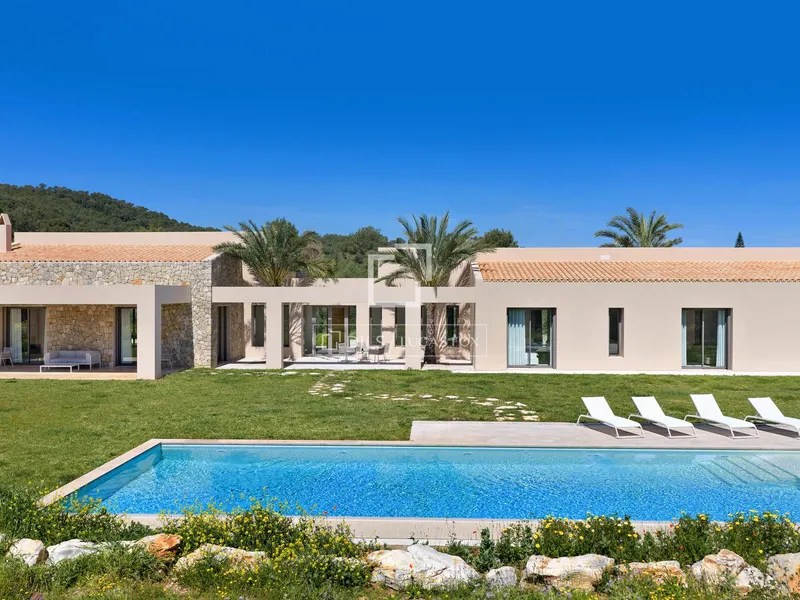 Country house of 460m² with 55m² terrace for sale in Capdepera — photo 2