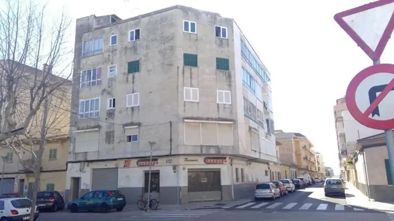 Vivienda de 90 m2 ubicada en el municipio de Inca , en zona con todos los servicios . Consta de 3 habitaciones y 1 baño. — photo 1