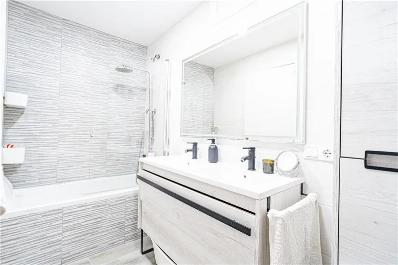 Apartment with a terrace of approximately 12 m² offering unobstructed views. — photo 10