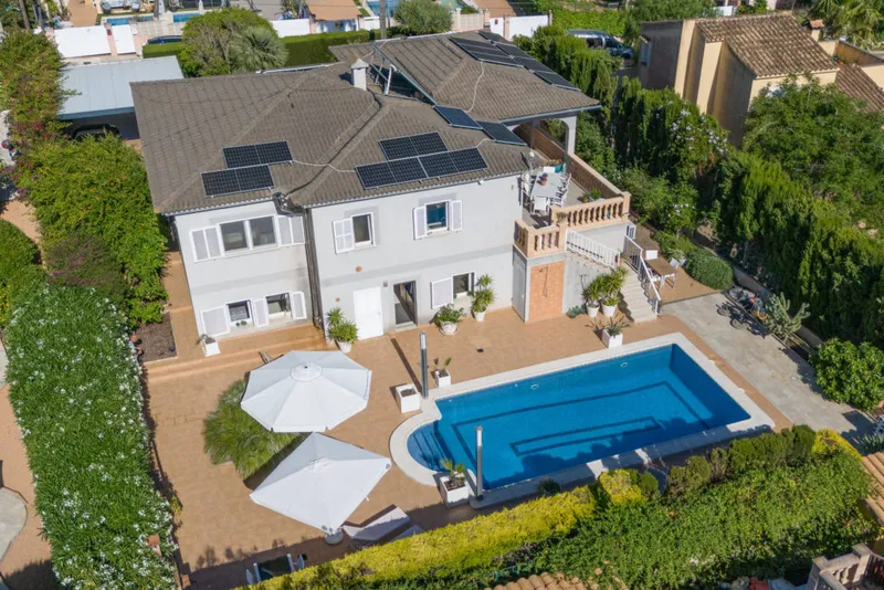 Exclusive villa with guest area, large saltwater pool and solar system — photo 1
