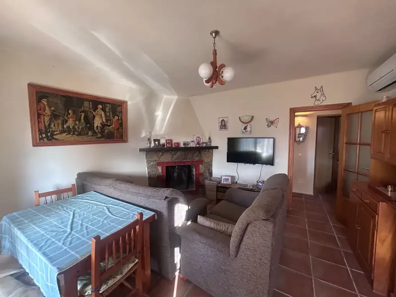 Se alquila casa chalet en la zona de Cala Llombards con 3 dormitorios más 1 baño completo. Parcela de unos 300m2 con una vivienda de 90m2 en — photo 3