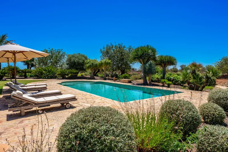 Self-sufficient finca near Santanyí with panoramic views and heated pool — photo 3