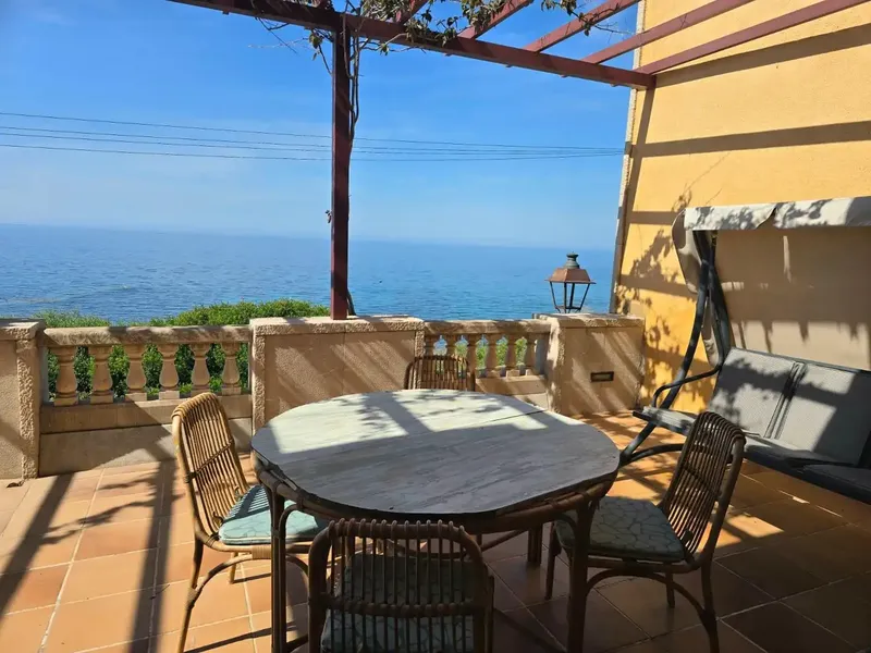 Discover this spectacular two-storey chalet located in the quiet area of Cala Port d'es Canonge, Banyalbufar. With a sale price — photo 8