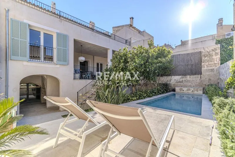 Townhouse in central Capdepera with pool and sea & castle views — photo 1
