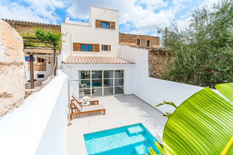 Elegant Townhouse with Pool and Garage in Arta — photo 2
