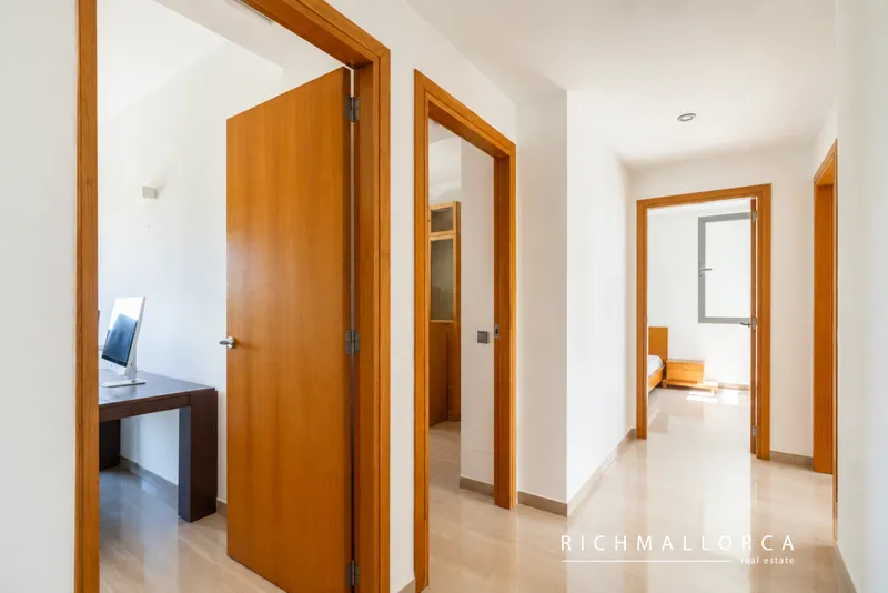 Penthouse with panoramic rooftop terrace and sea views in Illetas — photo 8