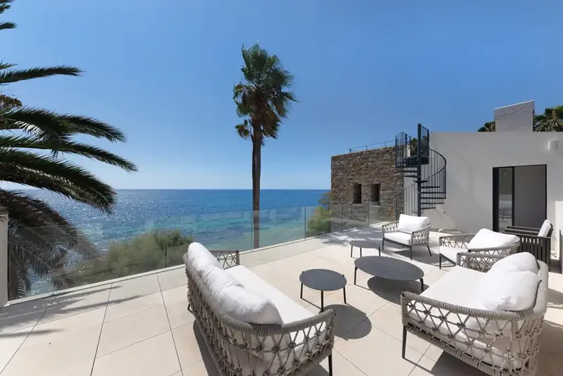 Villa on the front line with private access to the sea in Port Verd — photo 5