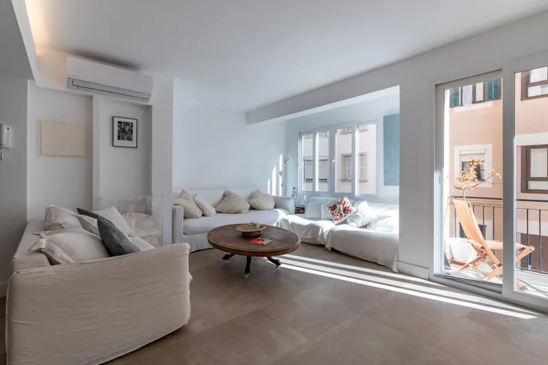 Price Reduction! Spacious Renovated Two-Bed Apartment in Blanquerna with Lift and Outside Space — photo 9