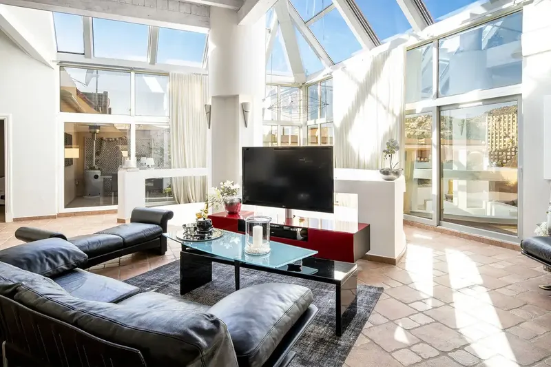 Located in the center of one of the most luxurious ports in Mallorca, we present this fabulous penthouse in Puerto Andratx. The spacious property — photo 2