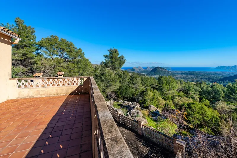 Pollença quiet location country property for sale with mountain view and covered terrace — photo 5