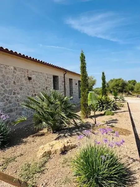 Discover this charming romantic finca located just 10 minutes from the vibrant city of Manacor and very close to the prestigious school — photo 5