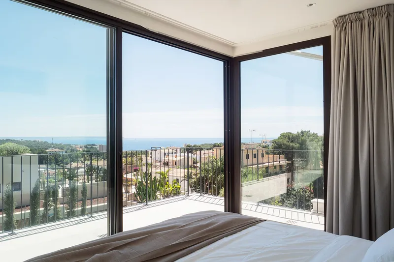 Impressive villa with fantastic panoramic sea views — photo 11