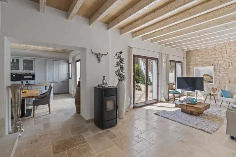 Do you want to bet that this Mallorcan gem will make your eyes light up? And I'm sure some oohs, ahhs and WOWs will come out of your mouth. — photo 1