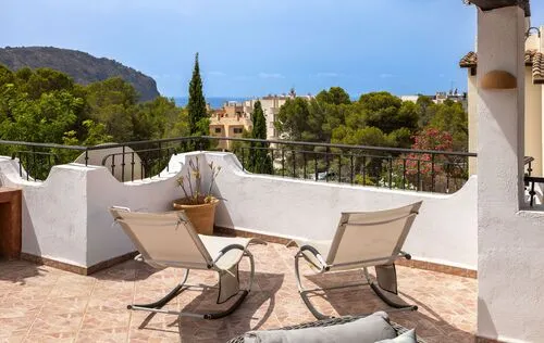 2 Bedrooms in Camp de Mar — photo 6
