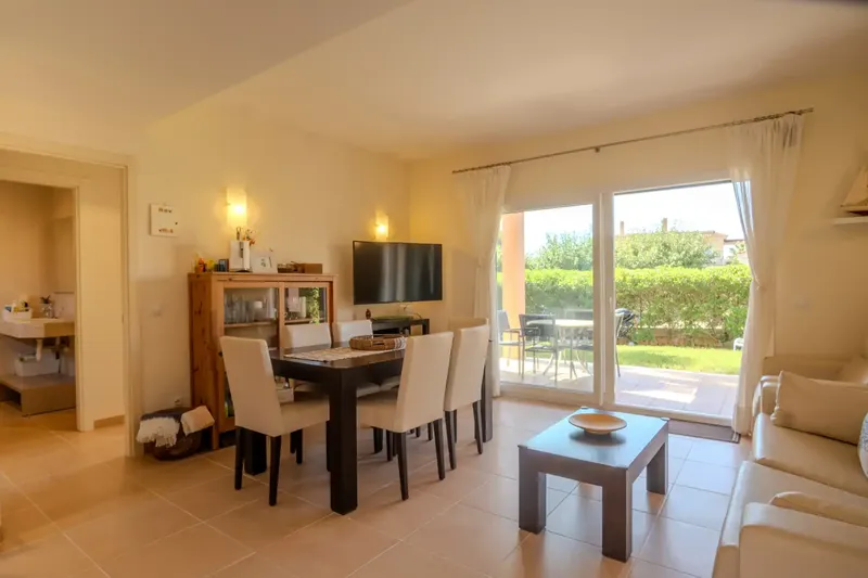 This beautiful ground floor apartment in Sa Vinyola, Campos, combines tranquility, comfort and outdoor spaces in a well-kept urbanization with a pool — photo 4