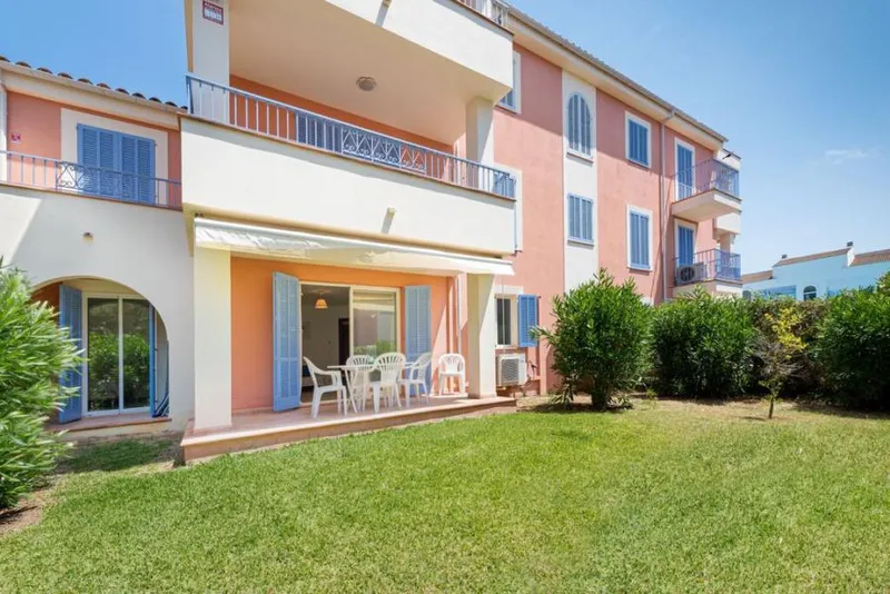 Spacious garden apartment just steps from the beach in Pinaret, Puerto Pollensa — photo 1