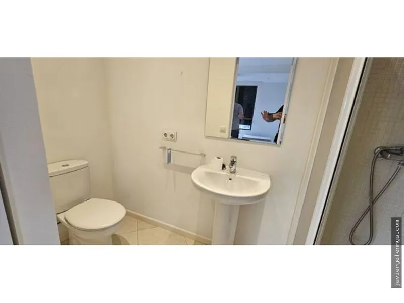 Flat for rent on Calle de Don Joan d'Àustria — photo 8