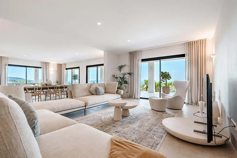 Modern Luxury Retreat with Panoramic Views Over the Bay of Palma and the Tramuntana Mountains — photo 7