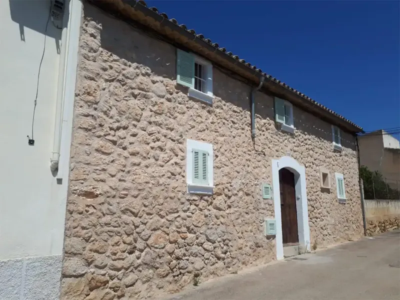 Preciosa casa típica mallorquina de 200 m2 con jardín y piscina en terreno de 638 m2 con fabulosos vistas a la Serra de Tramuntana. La casa — photo 2