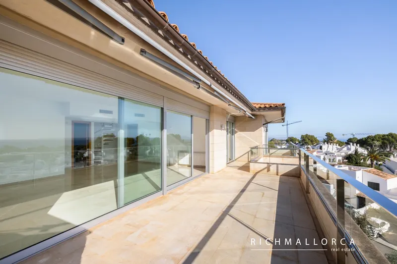 Rare Penthouse with Private Rooftop & Sea Views — photo 5