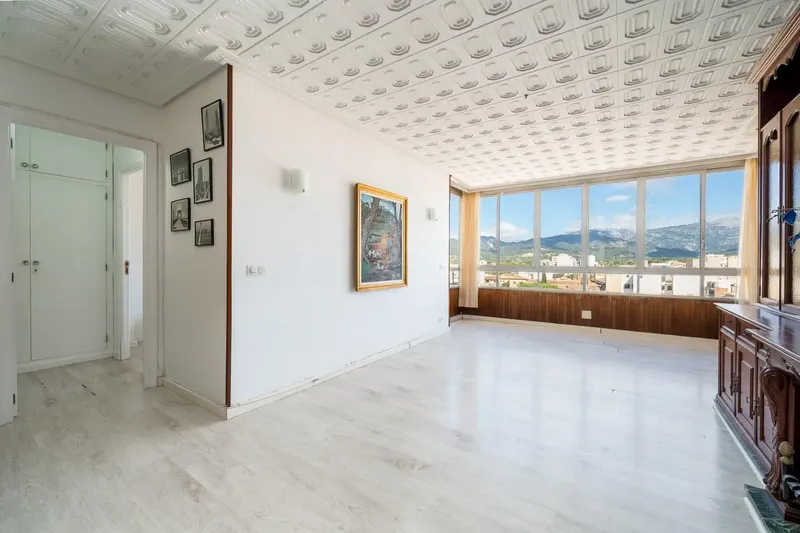 The property has 128 m2 built distributed in a spacious living-dining room, 4 bedrooms, 2 full bathrooms, 1 toilet, independent kitchen — photo 4