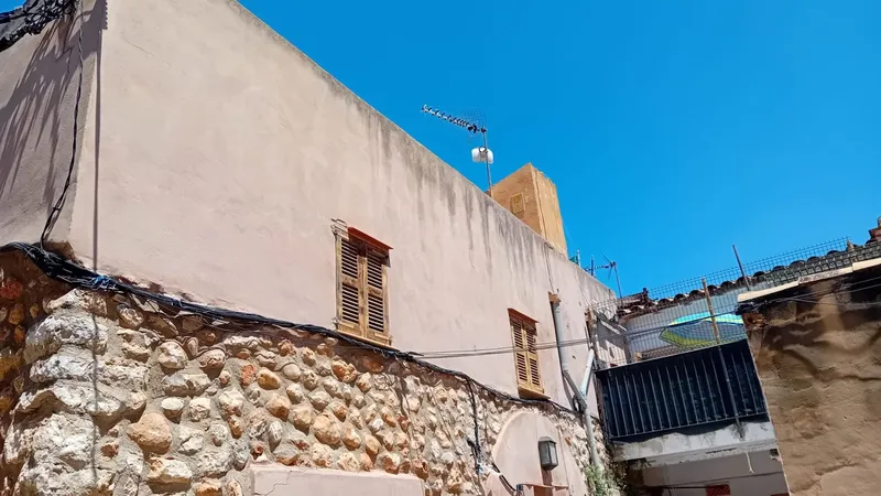 House — photo 1