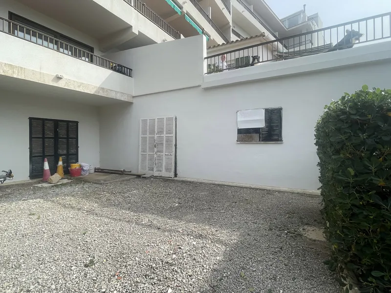 Interesting property investment for own use, commercial unit or for changing of use for office or similar activities, Betlem — photo 10