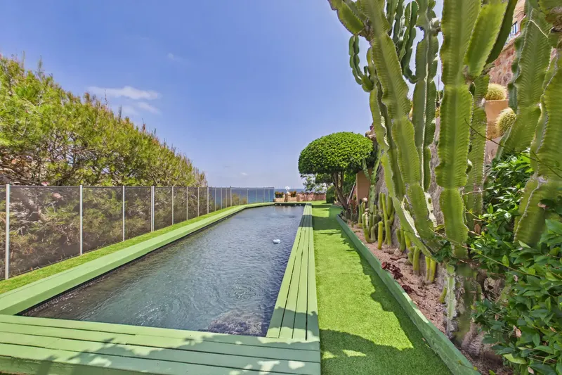 Exclusive investment opportunity in Cala Sant Vicenç: first line of sea with exceptional appreciation potential — photo 12