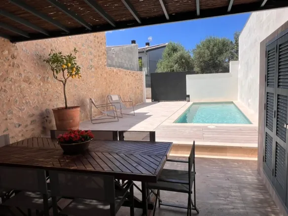 Maria de la Salut: Beautifully renovated townhouse with pool — photo 2