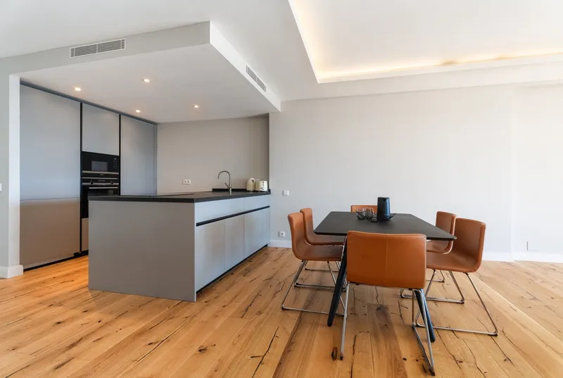 Modern sea view apartment in Paseo Maritimo — photo 8
