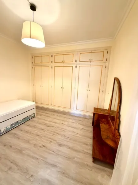 180 sqm Old Town apartment: four bedrooms, original tiles and beams, private terrace — photo 11