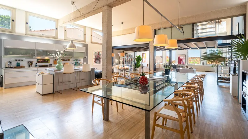 Loft for sale in Génova — photo 1