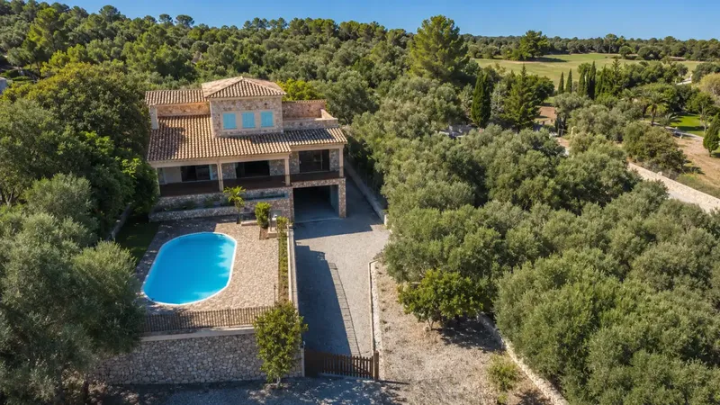 Large Mediterranean finca-style villa in Santa Eugènia, available for long-term rental from 15/08/2026, located in a residential area — photo 7