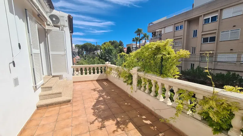 Nice flat in Calvià, Palma Nova area. Living room, 2 bedrooms, 1 bathroom, terrace on the same floor, parking. Option to be delivered furnished. — photo 2