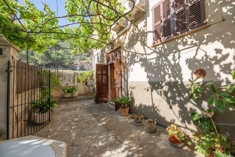 Country house with garage and large plot near the beach in Port de Sóller — photo 1