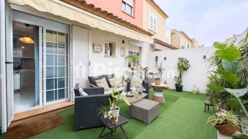 Townhouse on Carrer de Can Caragol Nou — photo 4