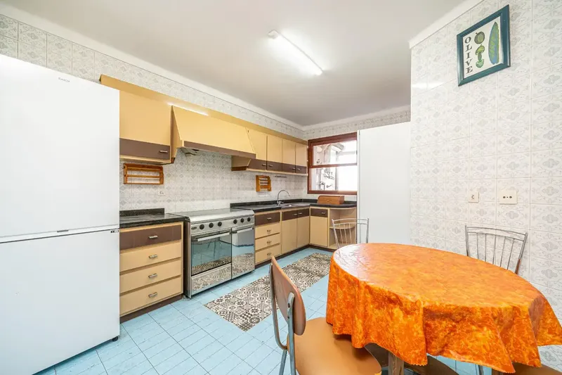 If you are looking for a spacious home with multiple possibilities, this 111 m² apartment is an excellent opportunity. — photo 4