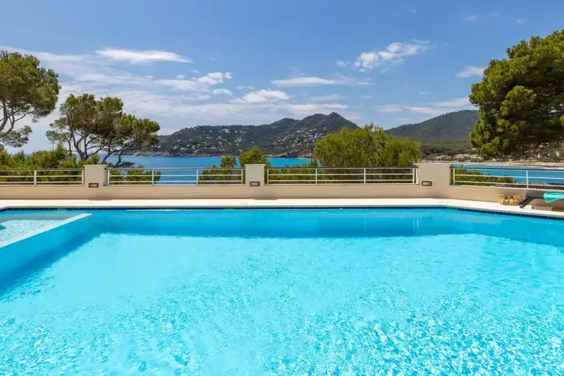 This apartment in Canyamel offers stunning panoramic sea views and is just a few minutes' walk from the beach. — photo 1